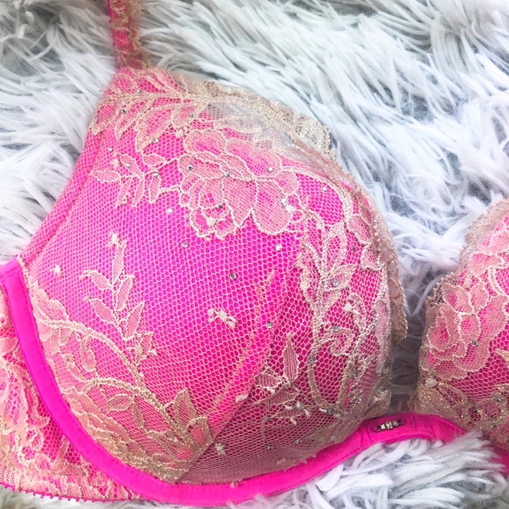 ✨💕VICTORIA SECRET 36B PUSH UP BRA💕✨